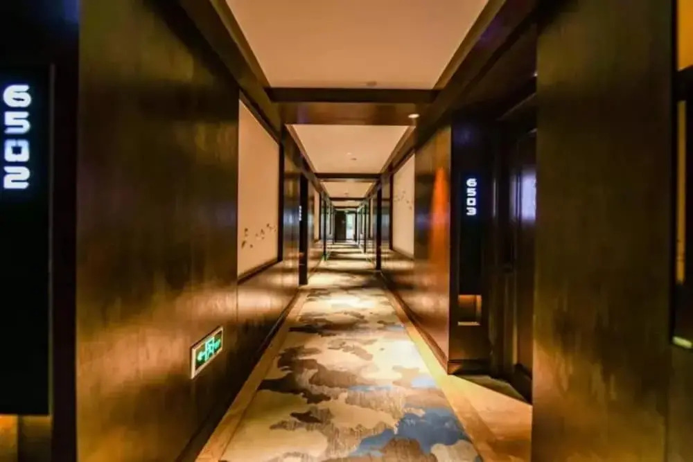 Bolianhui Hotel(Monument to the people's Liberation Shibati  Store)