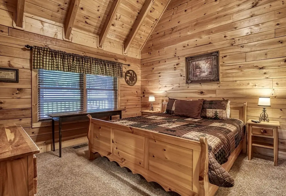 ER66 - Lil Bit of Heaven - Great location, Close to all the action! cabin