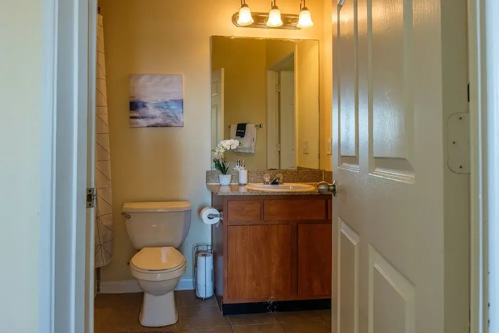 1 and 2 BR Apts in Downtown by Frontdesk