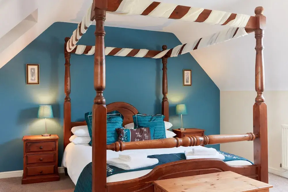 Countryside Retreat With hot Tub, No Deposit