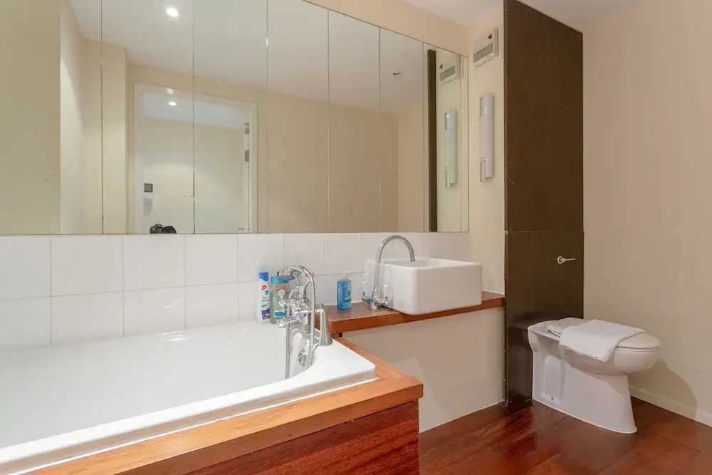 Stratford 2 Bedroom Apartment Sleeps 3