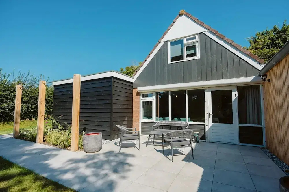 Modern Holiday Home With Spacious Garden and Terrace Suitable for 5 People