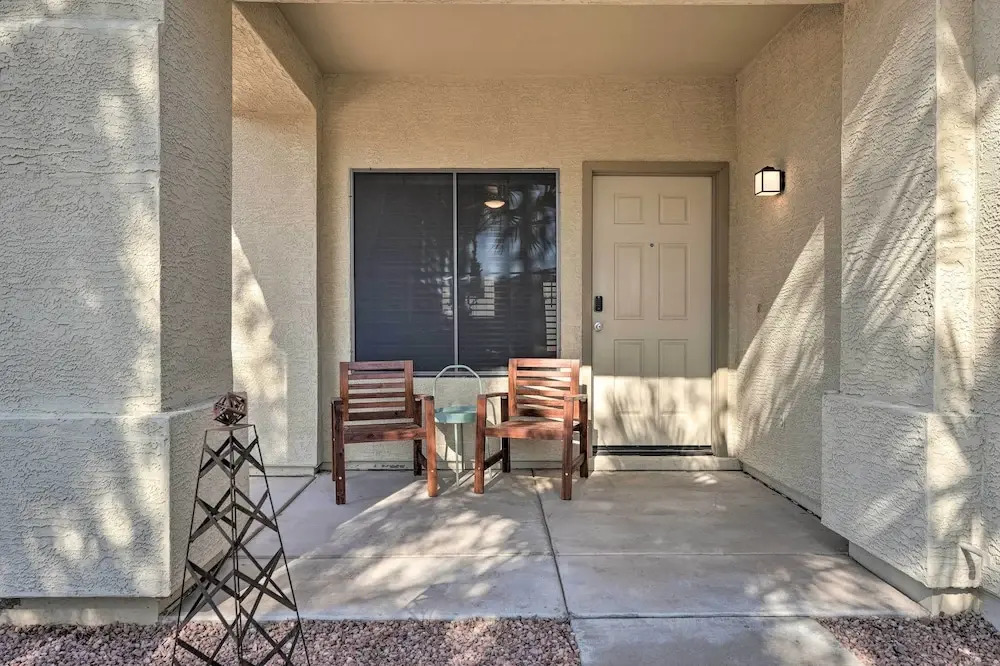 Sunlit Peoria Gem w/ Yard: Hike, Golf & Explore