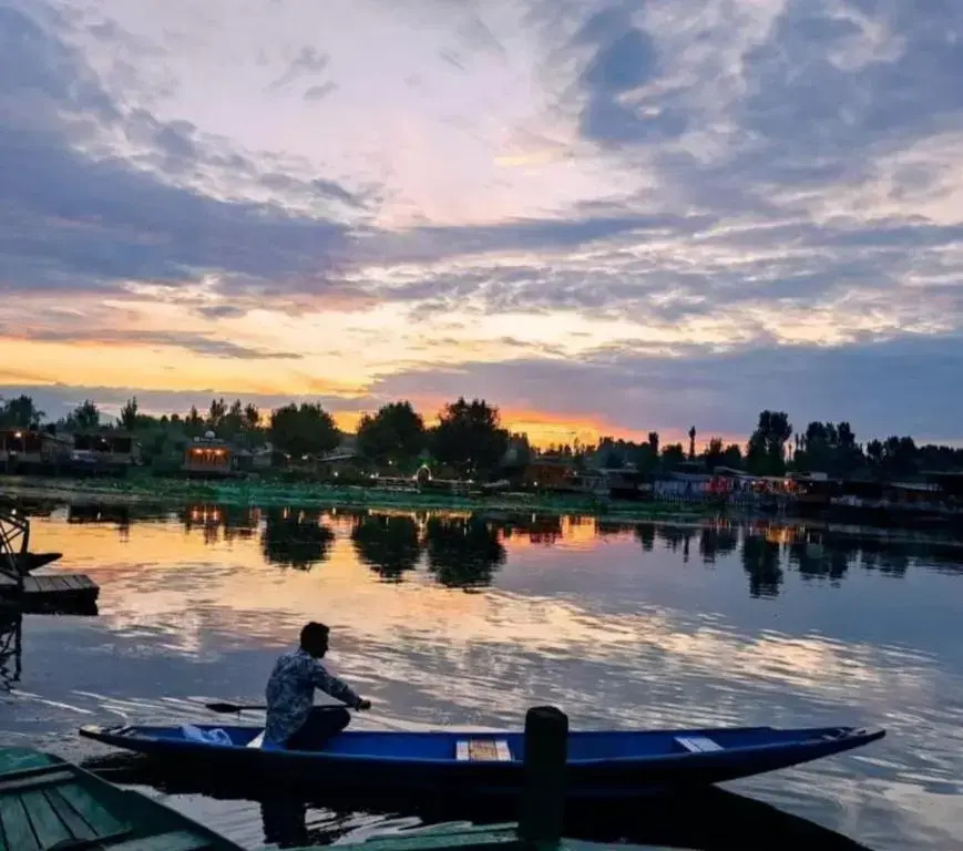 New minar group of houseboats