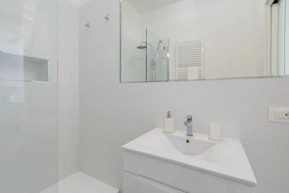 Trastevere White Apartment
