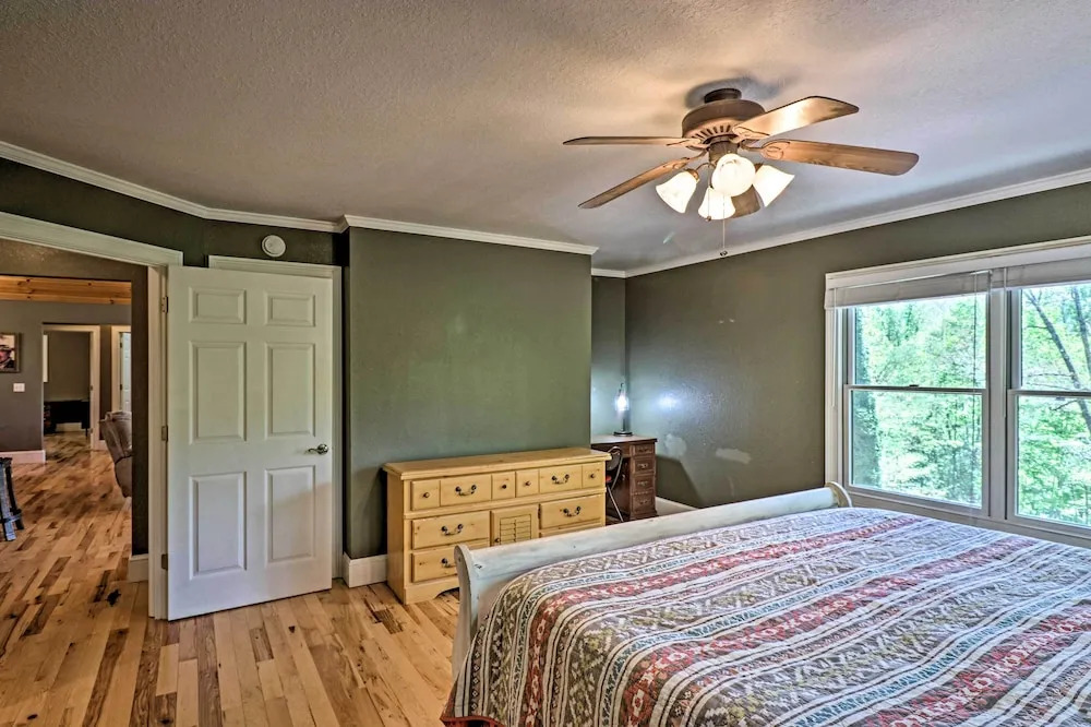 Private Bryson City Ranch Retreat w/ Mtn Views!