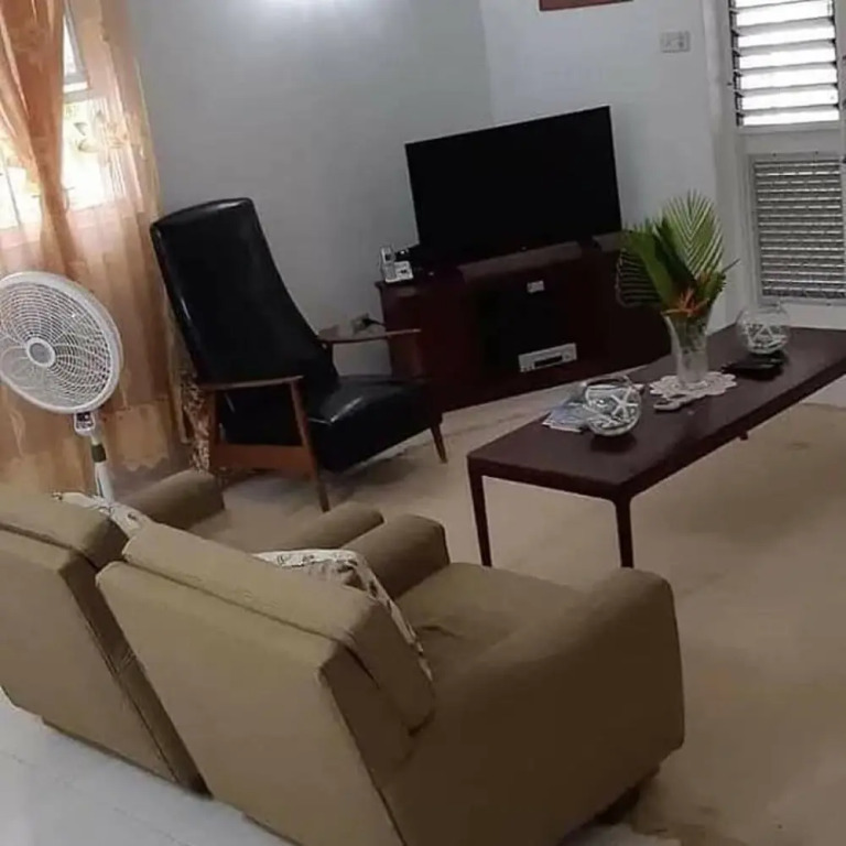 Charming 2-bed Apartment in Holetown.sunset Crest