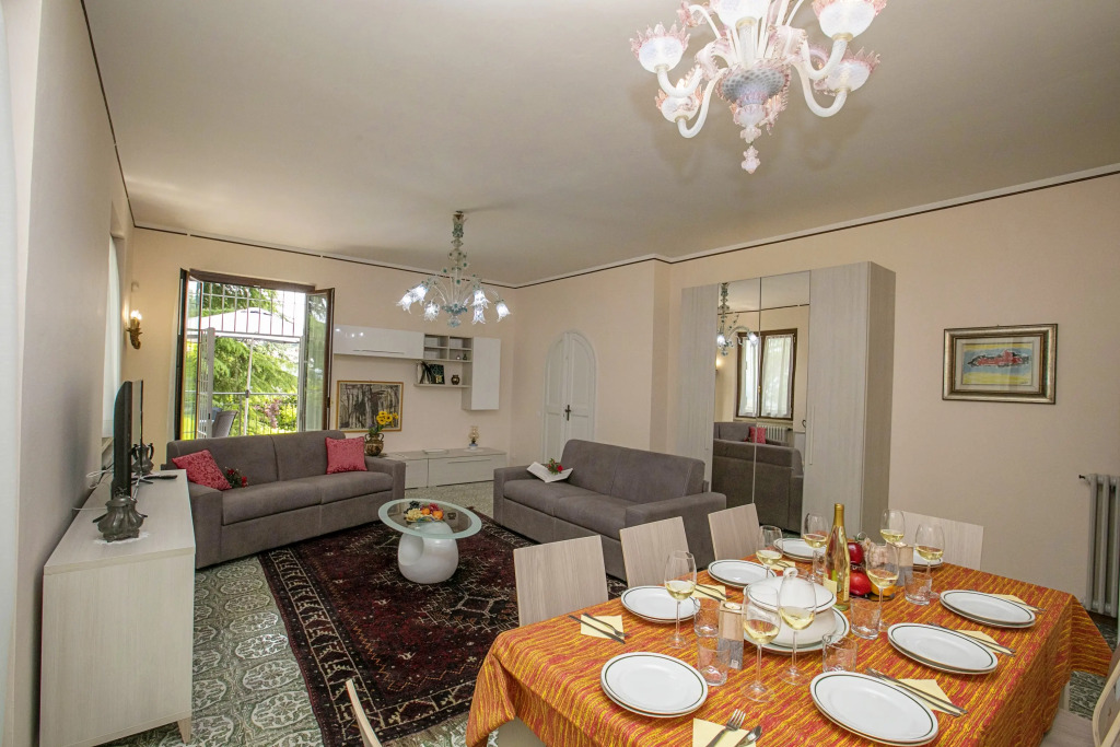 Villa Alberti Apt Emma 900m from Garda lake with Shared Garden - Happy Rentals