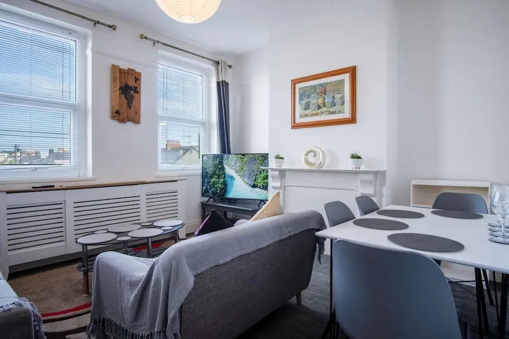 Skyfall - 2 Bedroom Apartment - Milford Haven