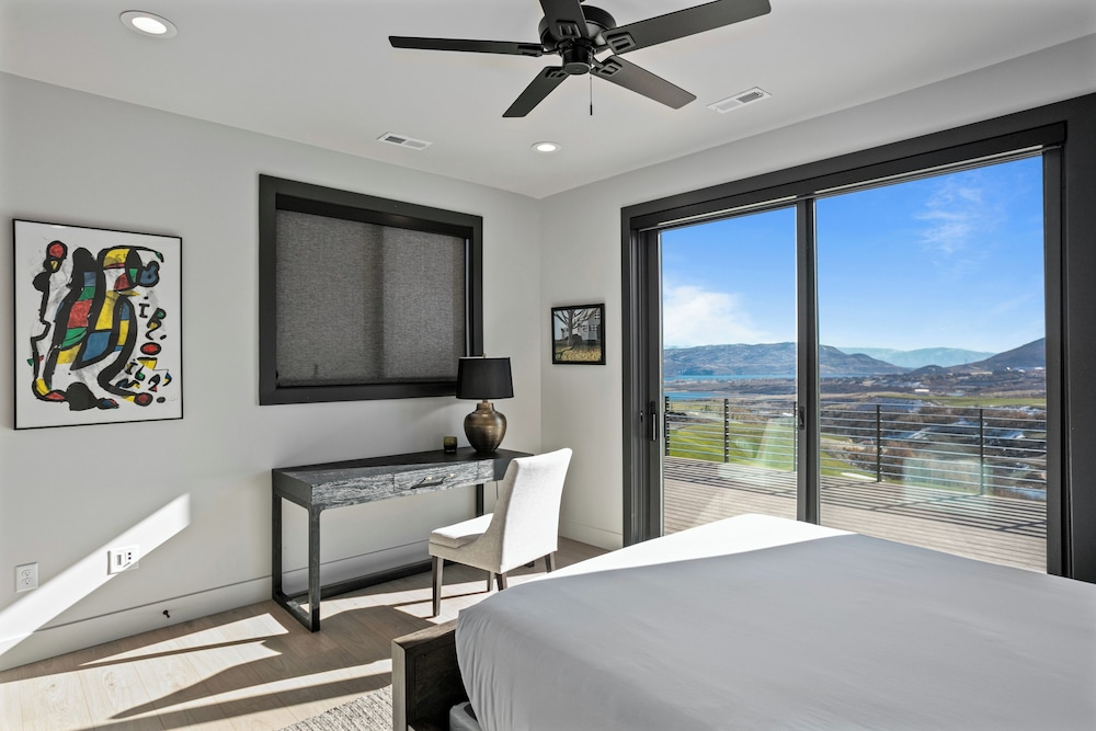 Spacious Ski Getaway Hot Tub 5 Bedroom 5 Home