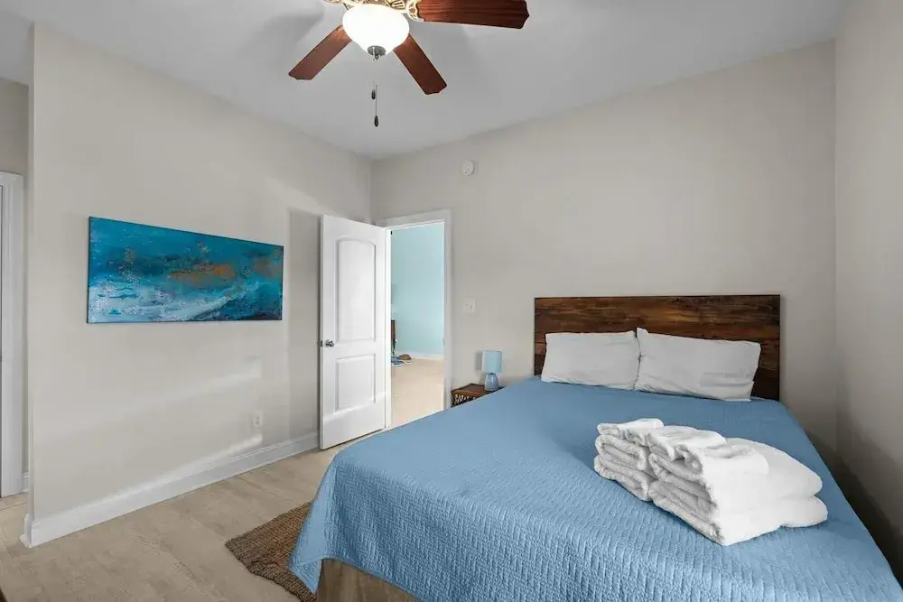 Night N Gale 4 Bedroom Home by RedAwning