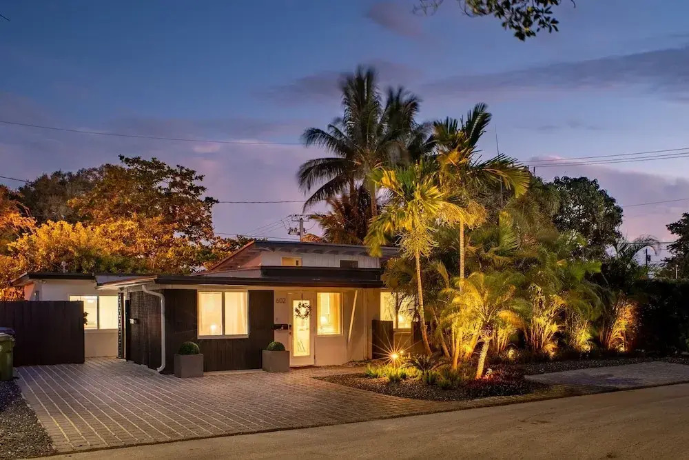 Walk to Wilton Drive - Spacious & Quiet Villa #2 HOT TUB