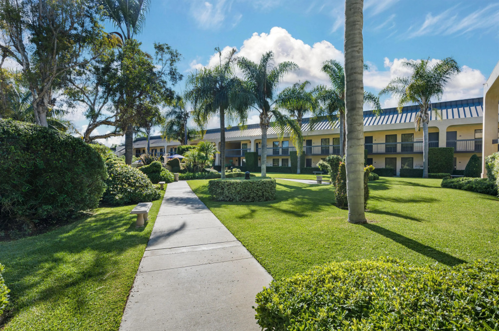 Best Western Plus South Coast Inn