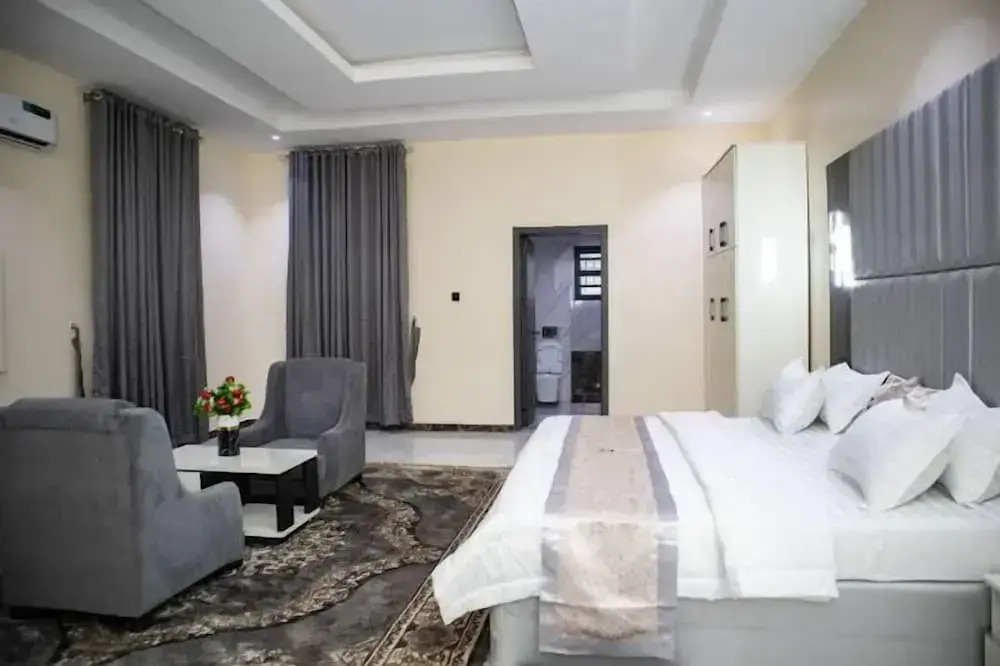 Pula Pula Luxury Hotel and Suites