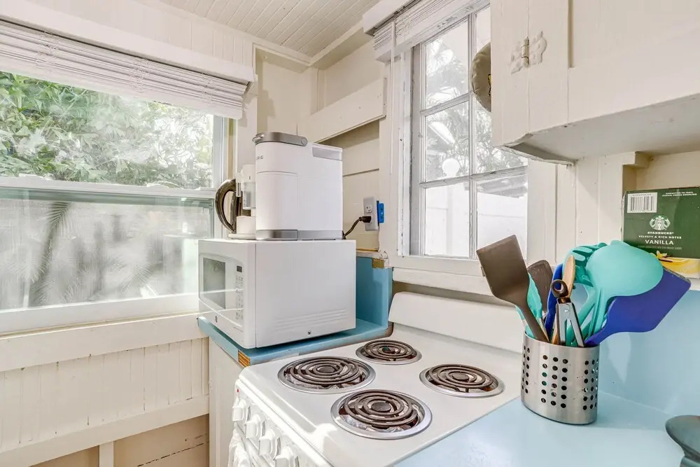 Sunny Treasure Island Bungalow, 200 Steps to Beach, Treasure Island