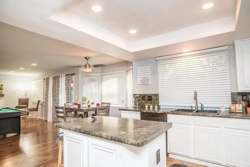 Laredo Legato 4 bd 3 ba Sparkling Pool & Spa!