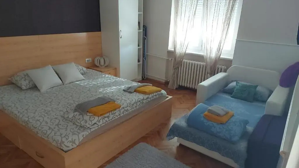Central apartment with garage