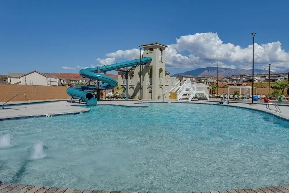Hike, Golf, Unwind Poolside! Washington Home
