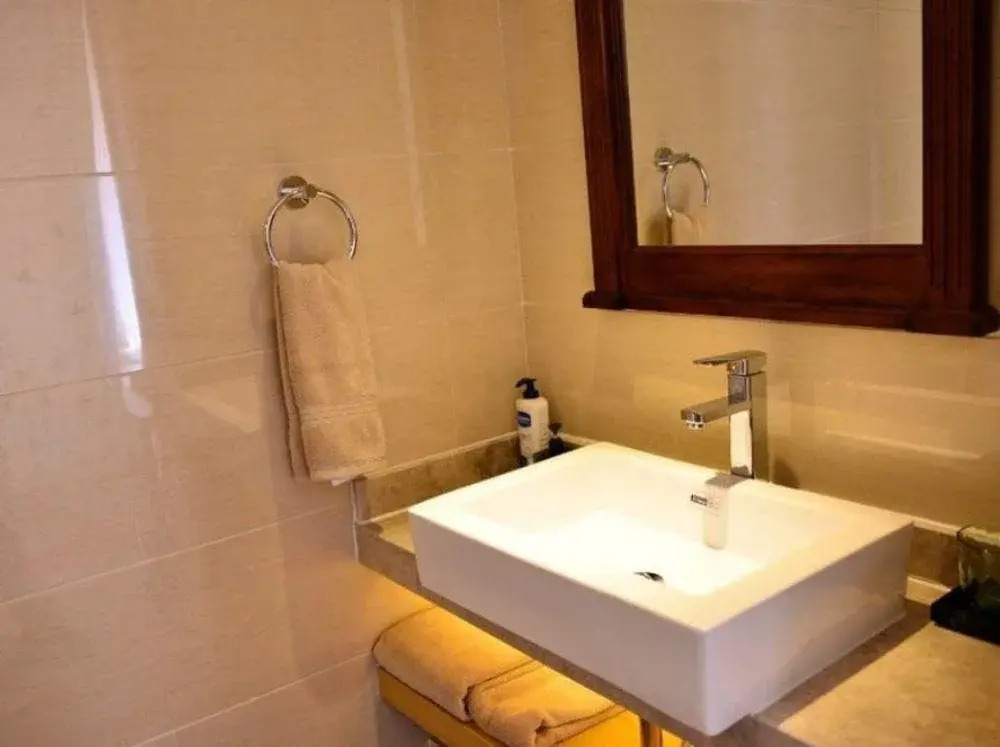 Lijiang Jing Ting Hotel