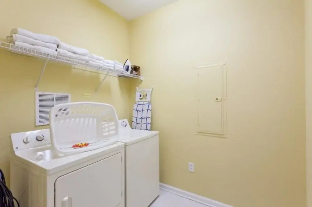 3 Bed 2 Bath Premium Lakeview l 1004