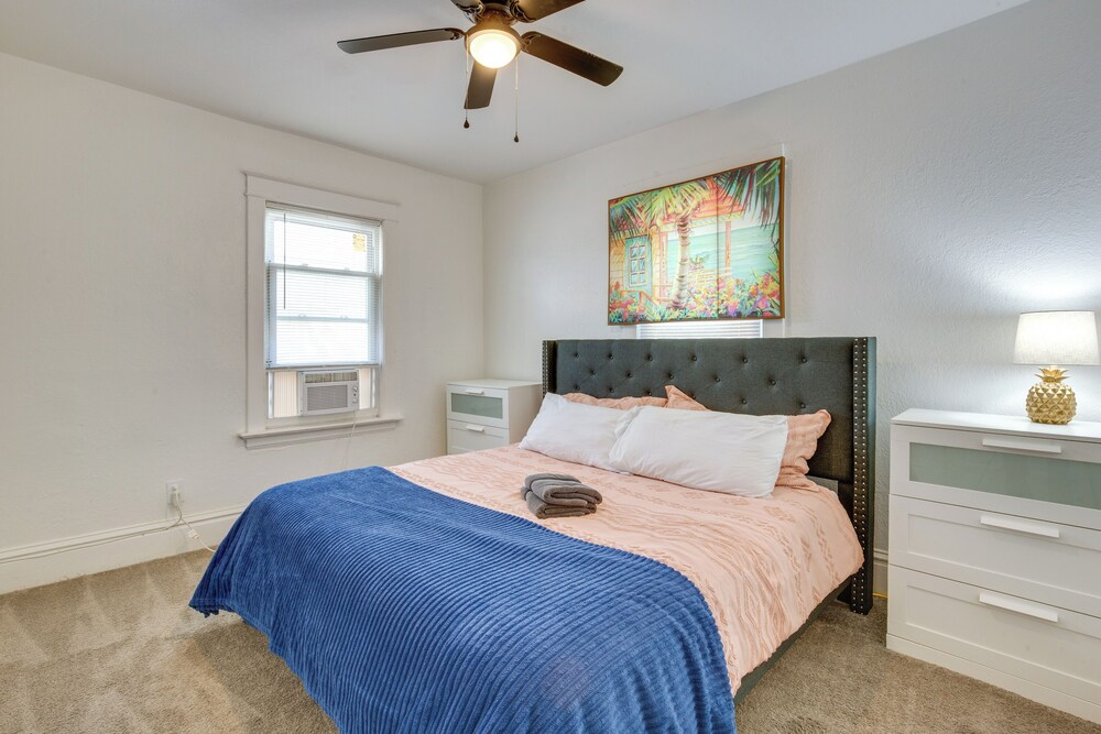 Luxurious 2BR Kansas City Condo Near Downtown