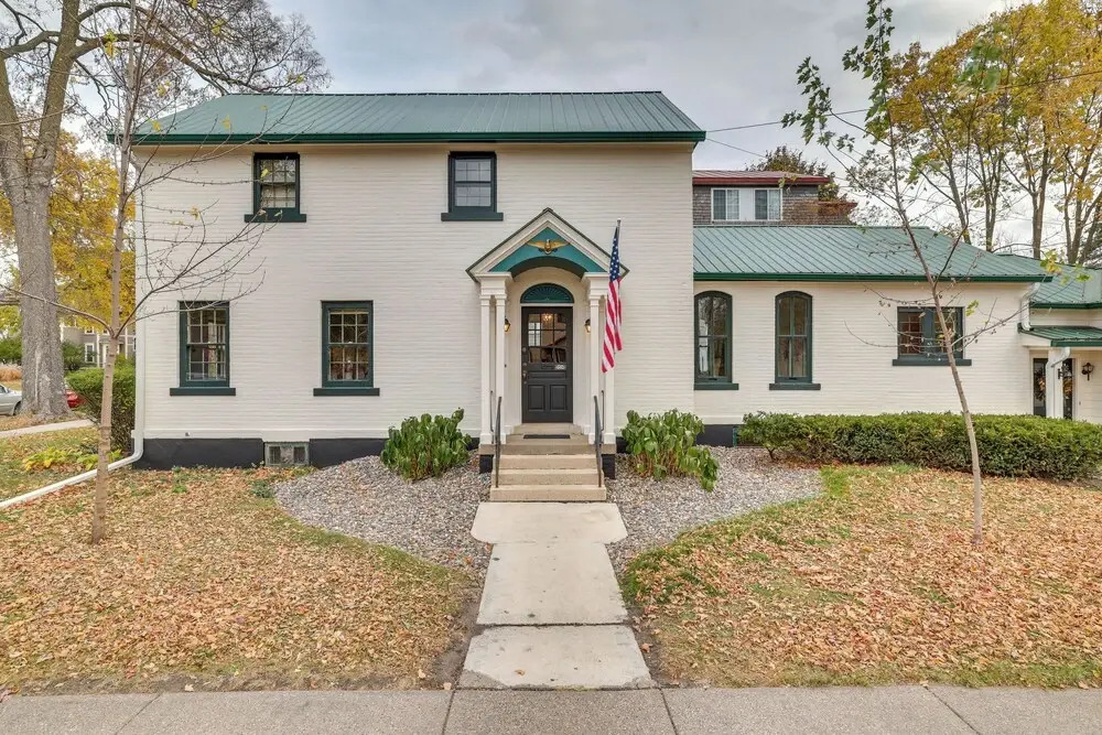 Charming Home: 3 Blocks to Winona State University