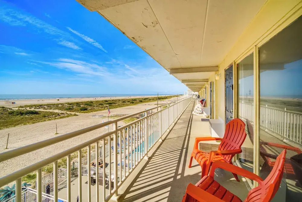 Sun-soaked Wildwood Getaway, 6 Mi to Cape May!