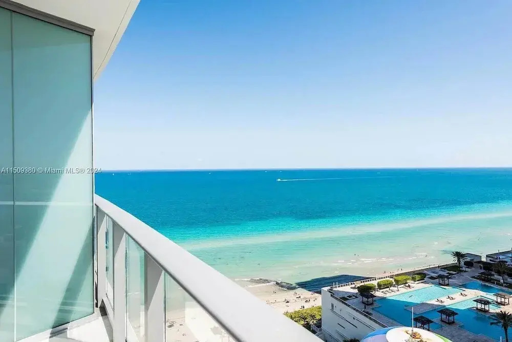 Beautiful Hyde Resort Luxe 2BR Private Beachfront