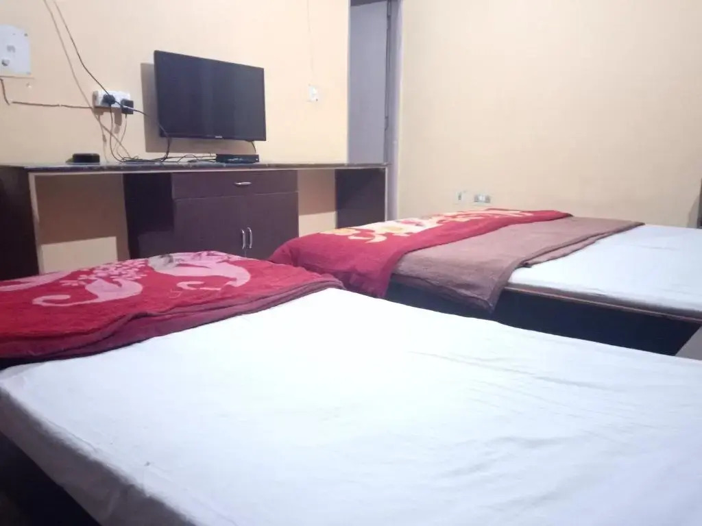 Royal Inn -01 Minute Walk in Nizamuddin Railway Station