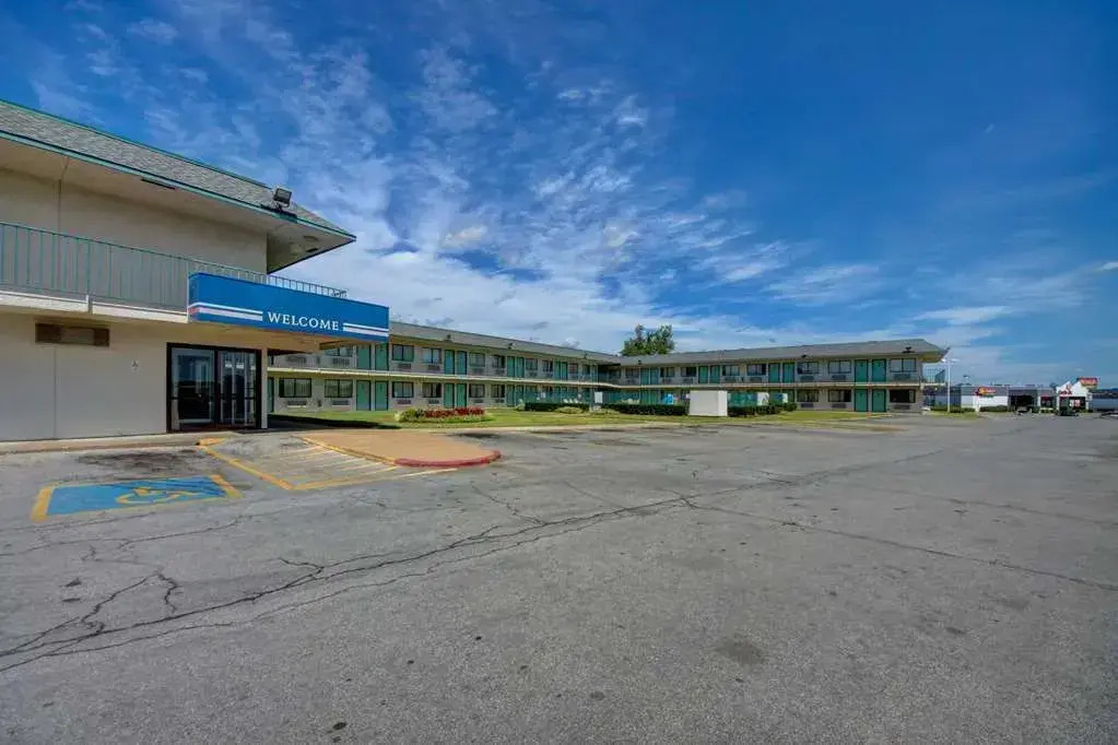 6 Tulsa West Motel