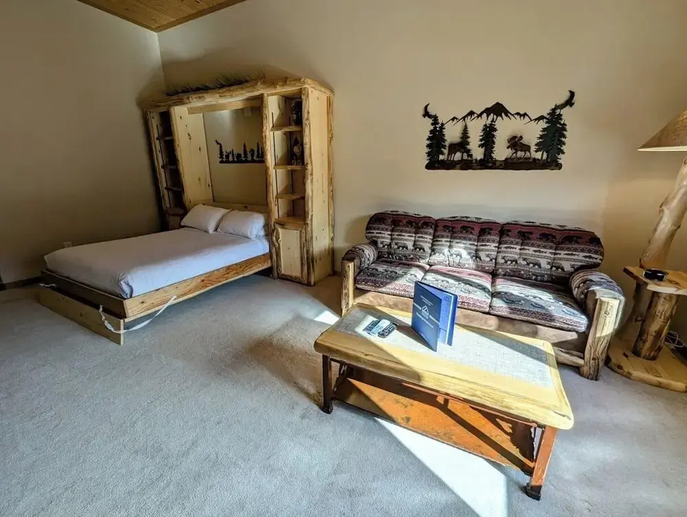 Gateway Lodge 5062