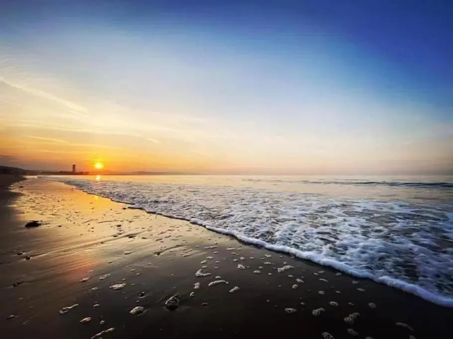 No10 Luxe Living Guest House-Sleeps 6-Private Parking-Free WIFI-Beach-City
