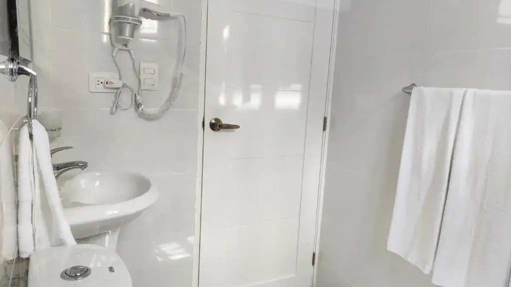Gated Community with 24/7 Security Pool Fast Wifi