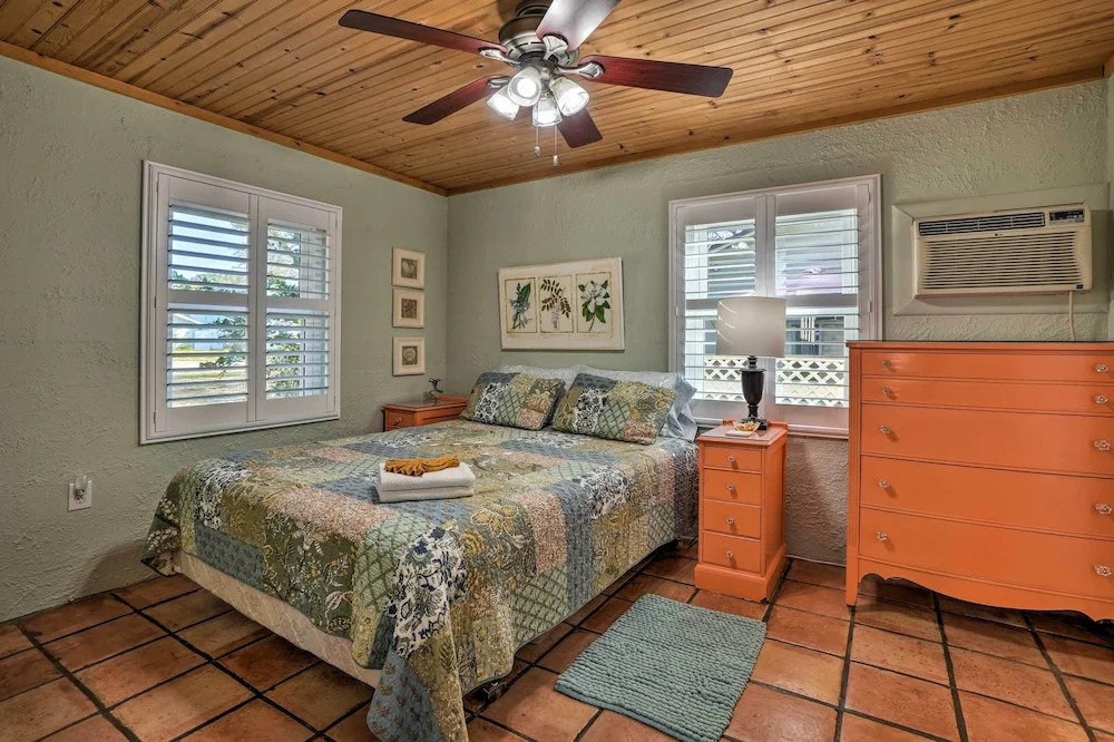 Palm Harbor Vacation Rental, Walk to Crystal Beach