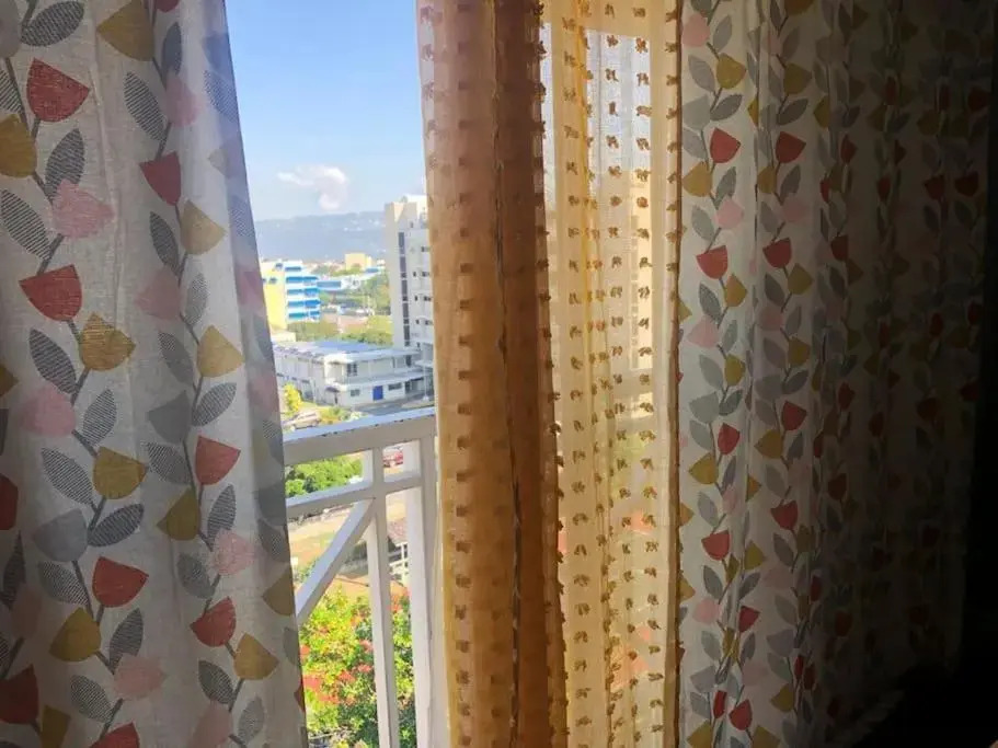 2bed apt with 24hr Security*