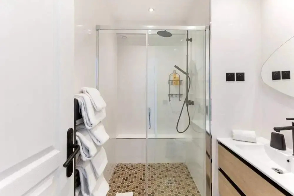 Amazing & brand new Parisian flat for 6p