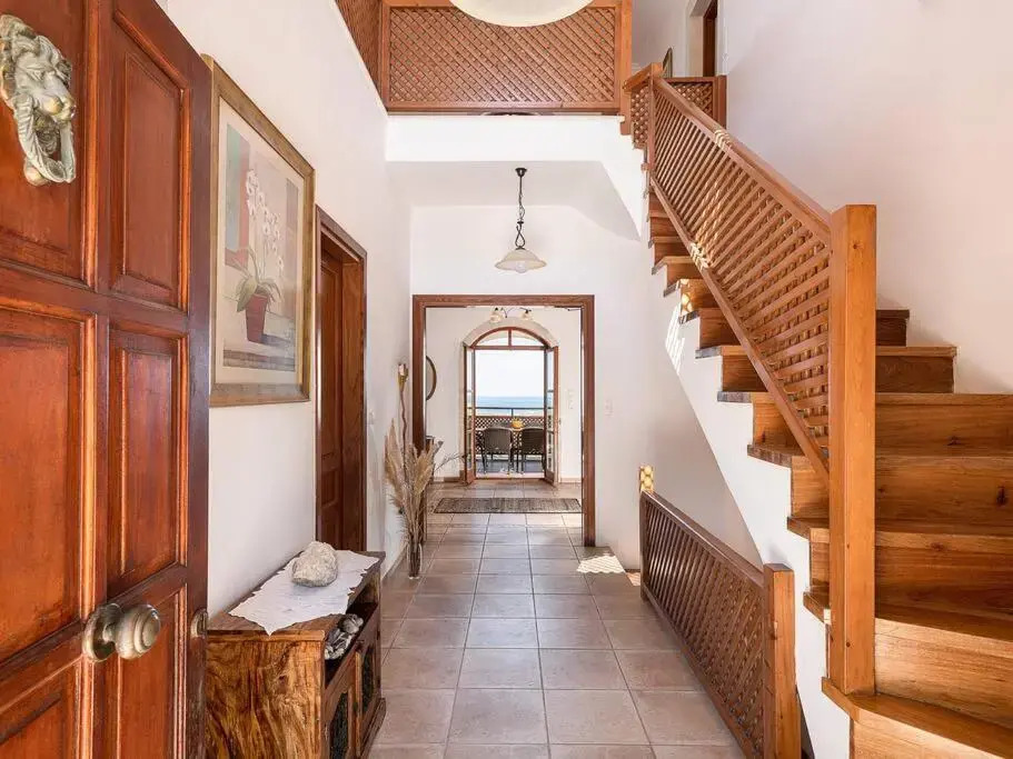 Aloni House - Spacious secluded villa with pool, up to 10 guests