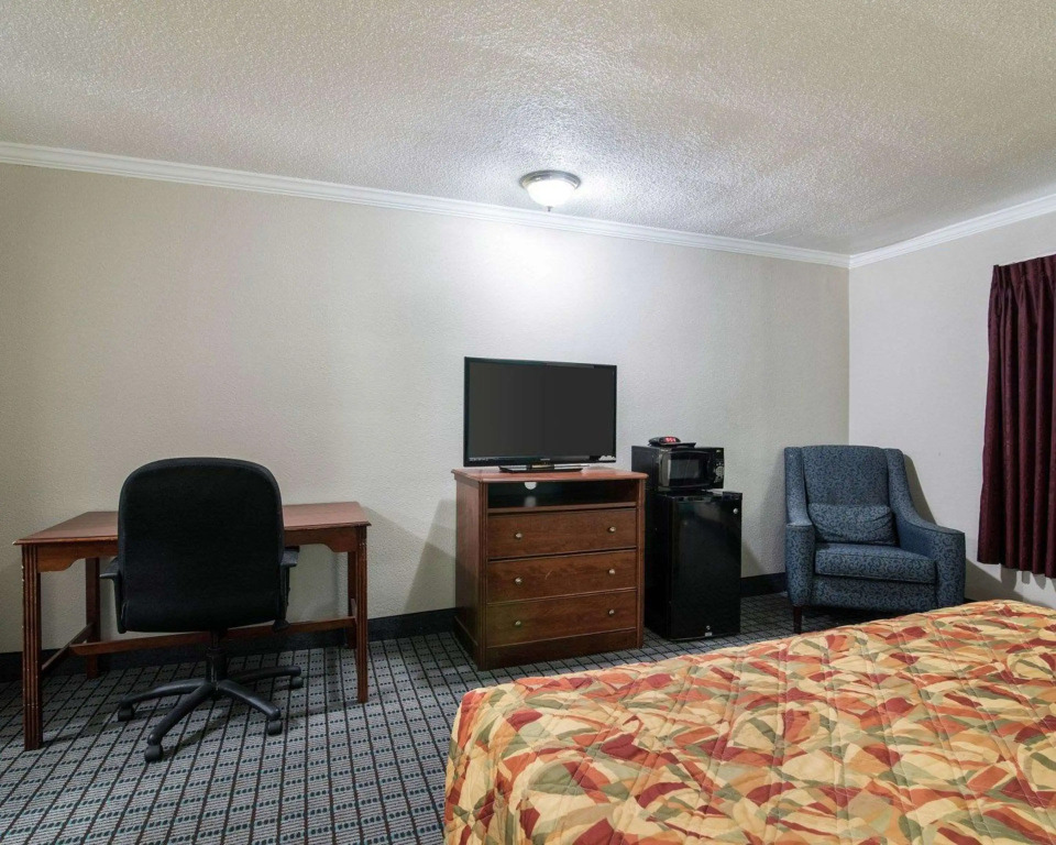 Rodeway Inn Syracuse Carrier Circle