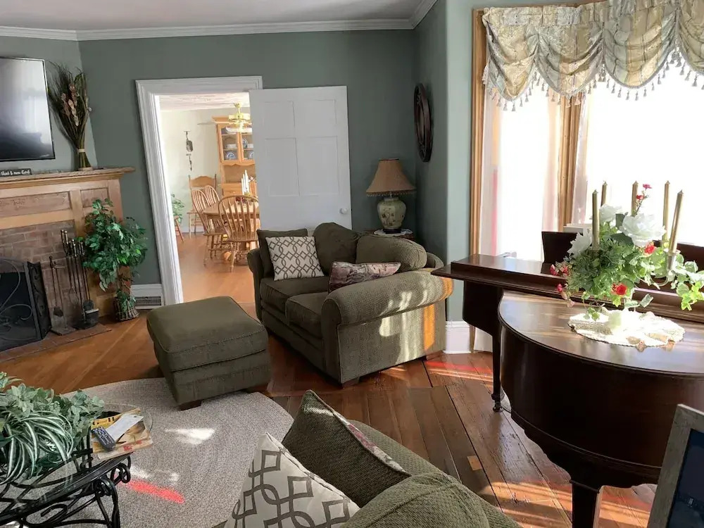 Centennial Inn Bed & Breakfast