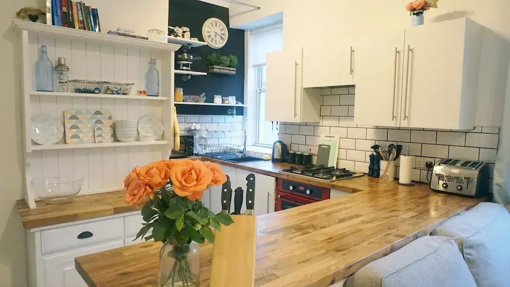 2 Bedroom Flat in Edinburgh With Free Parking