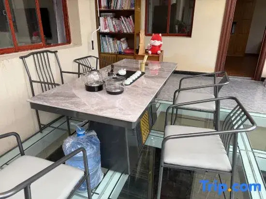 Linyi Apartment (Shangri-La Passenger Station)