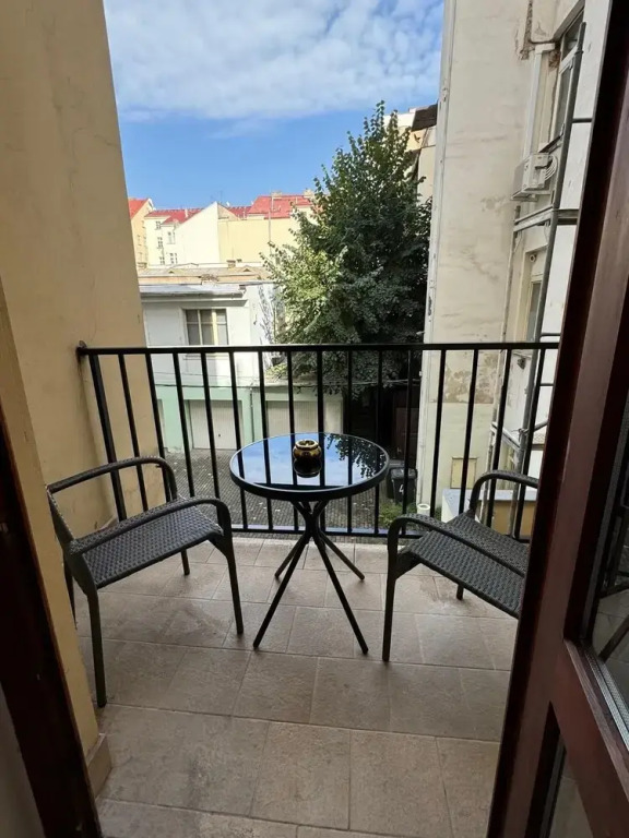 1 Bed Flat - Sleeps 2 - Pets - Smoking on Terrace