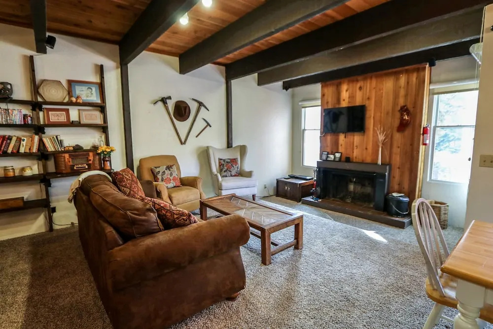 Val DIsere 6 Pet-Friendly Mountain Rustic Spacious Condo only Short Walk To The Village by RedAwning