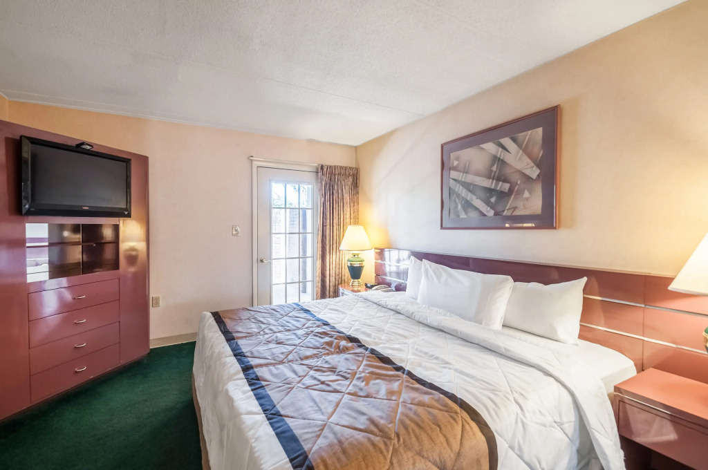 Rodeway Inn & Suites Charles Town