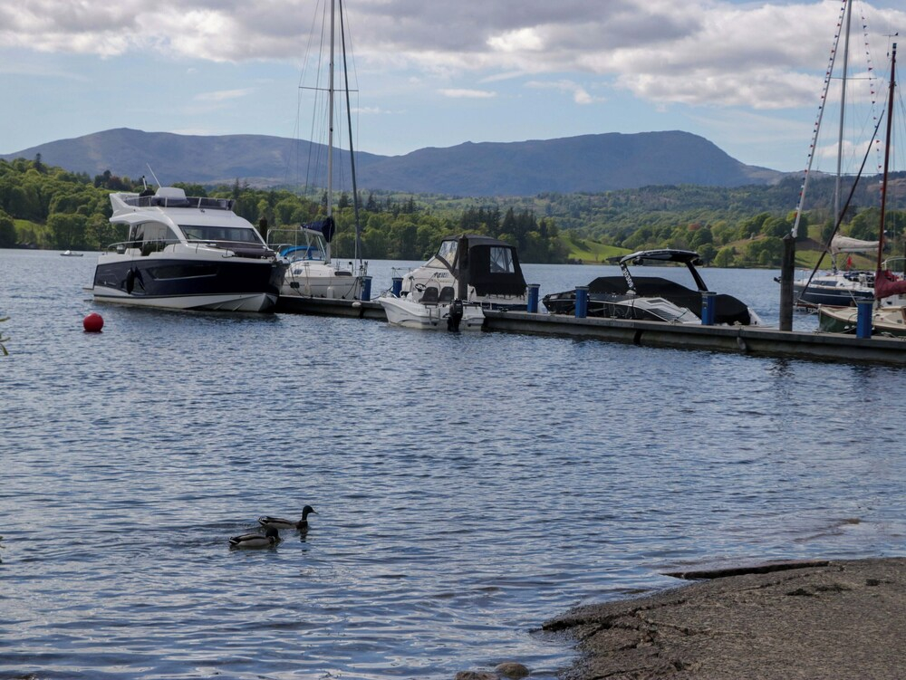 5 Waterside Wood