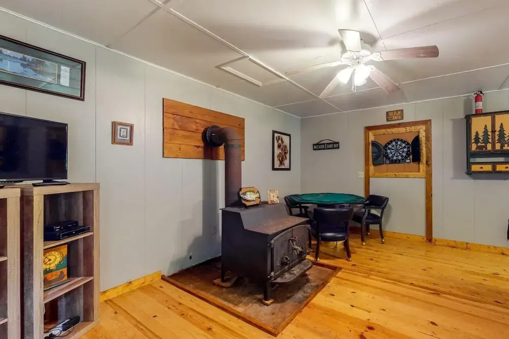 Cowboy Cabin on Stanley Creek