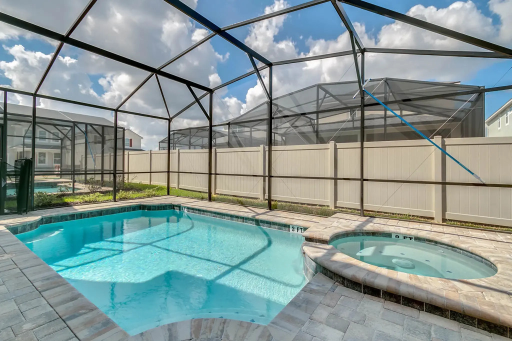 7 Bedrooms 65 Bathrooms Solara 1604 Hg