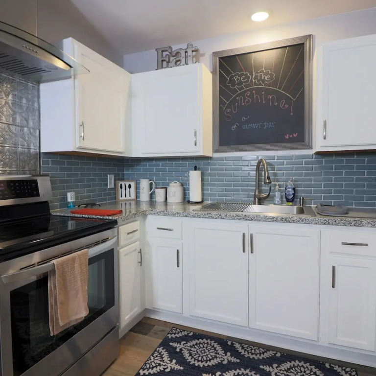 One-of-a-kind Home Near Moody Gardens and Bayou - Cute Cozy as can be