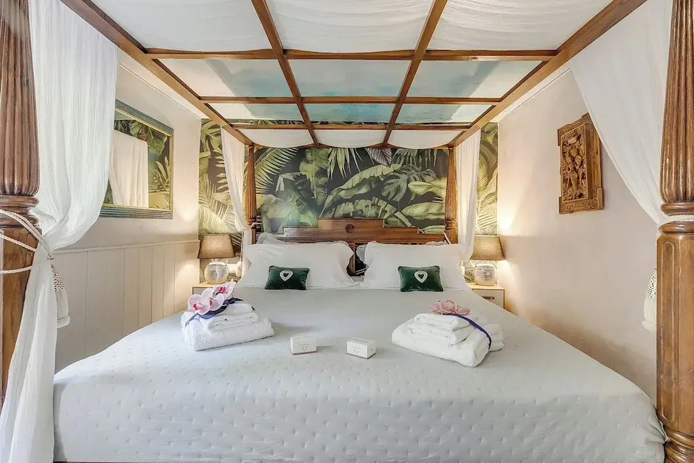 La Casa Fra gli Ulivi luxury apartments with pool near Cinque Terre and Tuscany