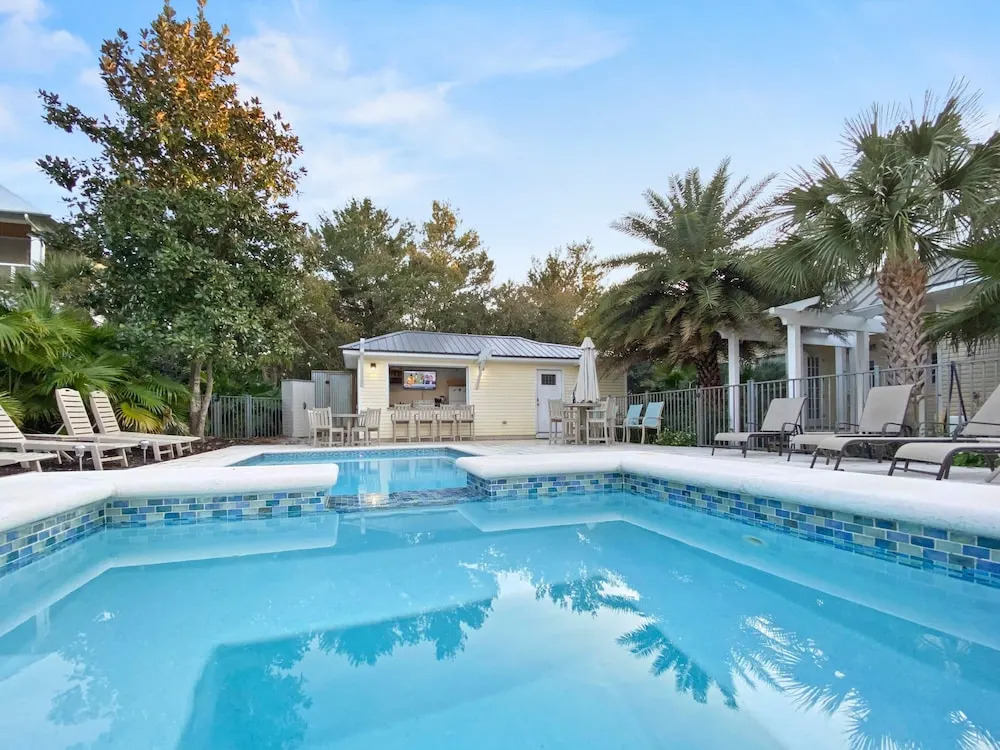 Key Lime Pie 6 Bedroom Home by RedAwning